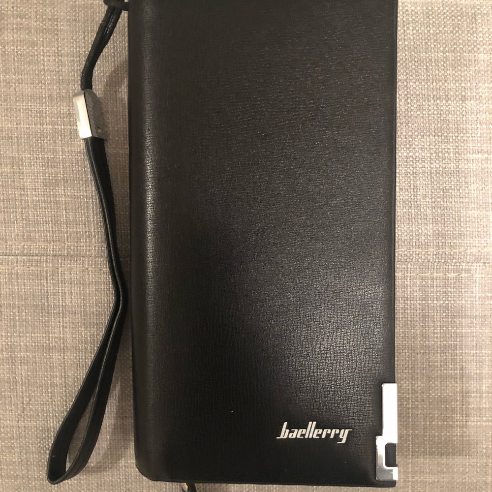 Multi pocket wallet w/wrist strap. NWOT